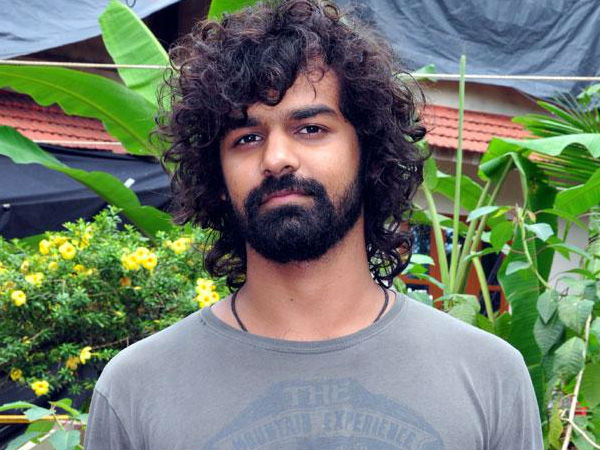 അഭിനയത്തിലേക്കില്ലേ