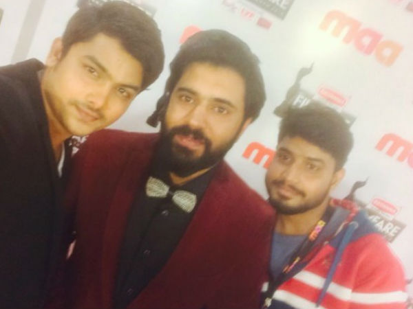 ആരാധകര്‍ക്കൊപ്പം