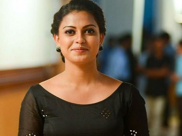 ഇപ്പോള്‍ ശ്രദ്ധ സിനിമയില്‍