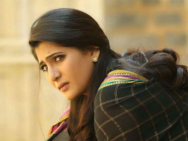 നേഹ സെക്‌സാന