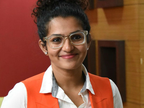 മിന്നി നില്‍ക്കുന്ന നായിക