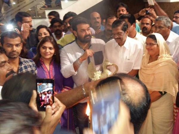 കുടുംബത്തിനൊപ്പം