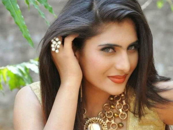 നേഹ സക്‌സന