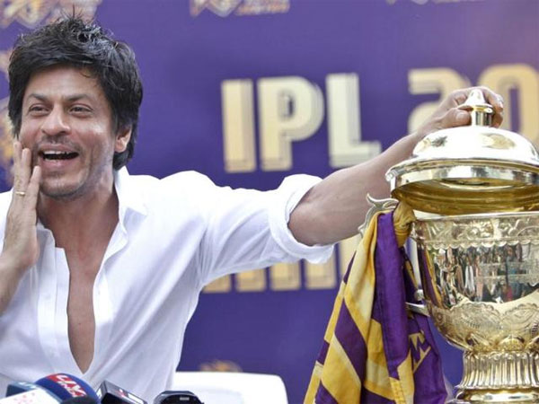 മൂന്നു പത്രം വായിക്കും