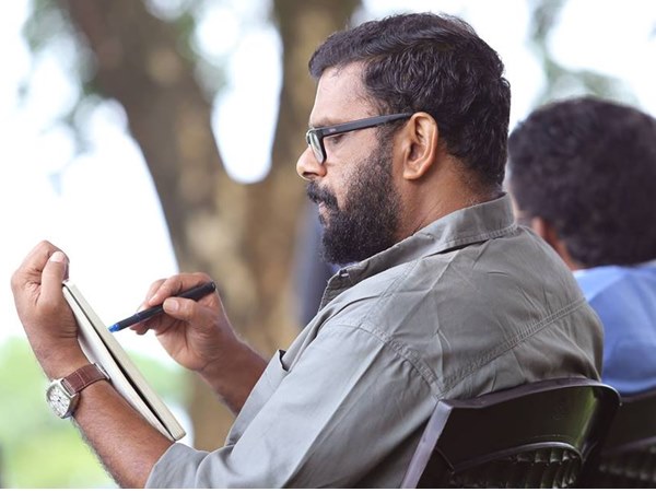 സ്വര്‍ണ കടുവയിലൂടെ 