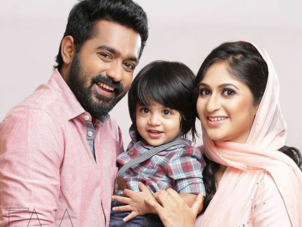 സന്തുഷ്ട കുടുംബം