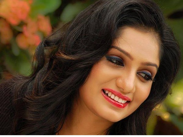 സിനിമയിലേക്ക്