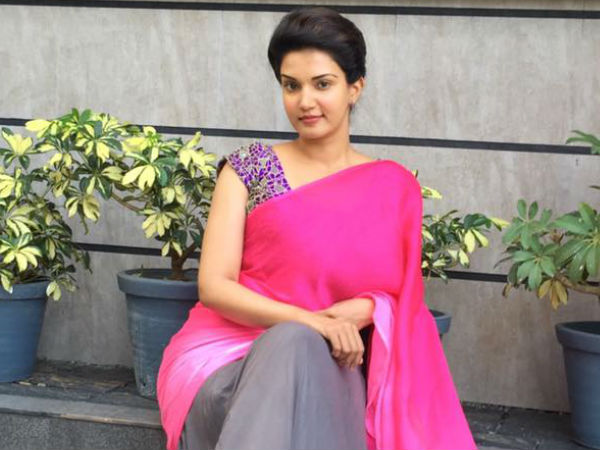 സംസാരമായത് ലിപ് ലോക്ക്