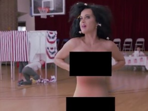 നഗ്നത കാട്ടി കാറ്റി പെറി