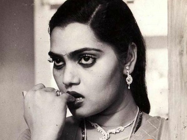  ബാര്‍ ഡാന്‍സറായി