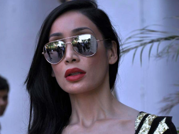 വിവാദ നായിക