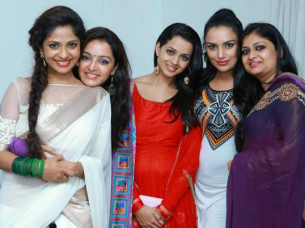 ചേച്ചിമാരുടെ ഗ്രൂപ്പ്