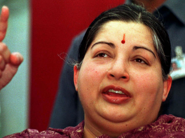 രാഷ്ട്രീയത്തിലേക്ക്