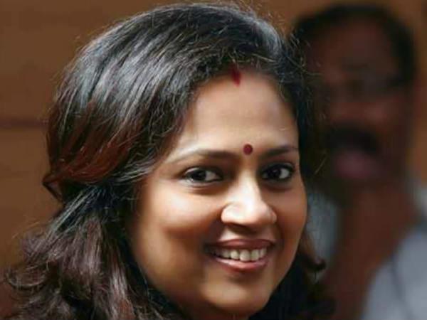 അവതാരകര്‍ അതിവൈകാരികത പ്രകടിപ്പിക്കേണ്ട ആവശ്യമില്ല