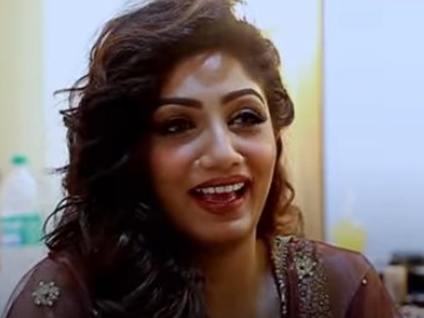 വിവാദ ഫോട്ടോ ഷൂട്ട്