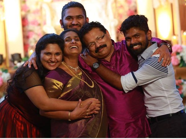 സുഹൃത്തിനൊപ്പം സിനിമയിലേക്ക്