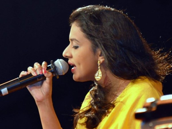  എന്റെ പിന്നാലെ രണ്ട് പേര്‍