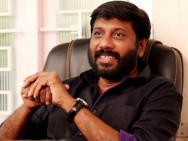 കലാകാരന്‍മാരെ ചട്ടുകമാക്കരുത്