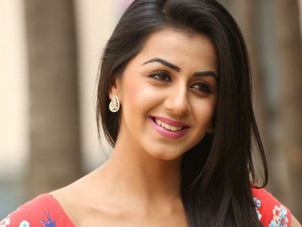 നിക്കിയുടെ പിന്മാറ്റം