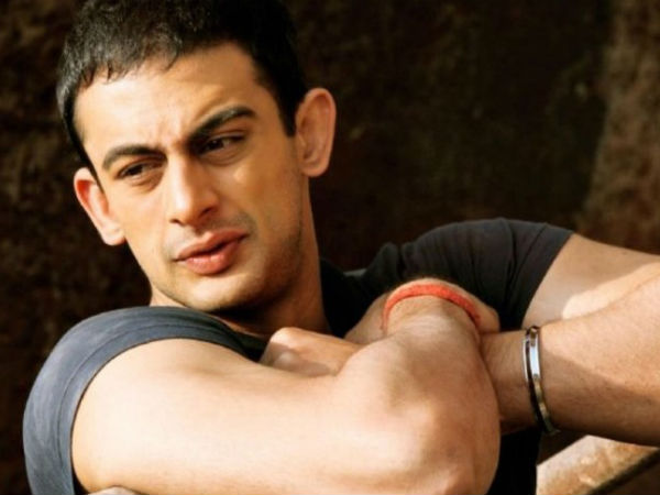 മറ്റ് കേന്ദ്ര കഥാപാത്രങ്ങള്