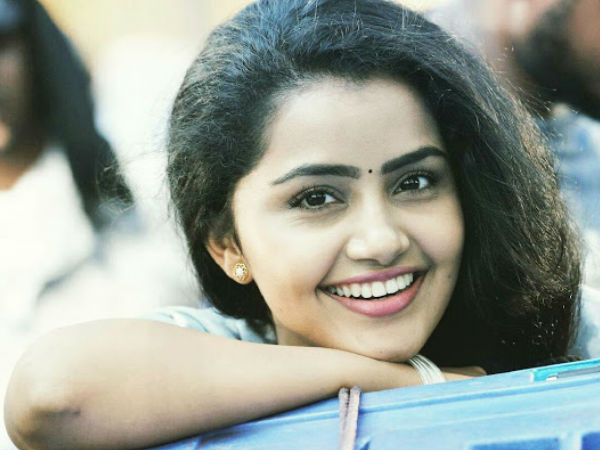 ഗ്ലാമര്‍ നായിക വേണം