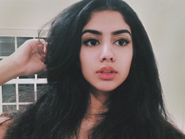 ക്യാമറയില്‍ നിന്നും മറഞ്ഞു നിന്നു