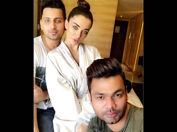 പ്രസന്നമായ രാവിലെയാണെന്ന് ആമി 