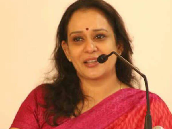 വിശദീകരണവുമായി പാര്‍വതി