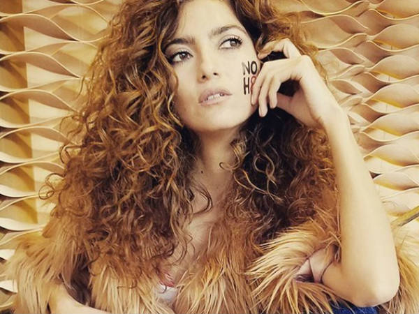 സോഷ്യല്‍ മീഡിയയില്‍ ചൂടന്‍ ചിത്രങ്ങള്‍ 