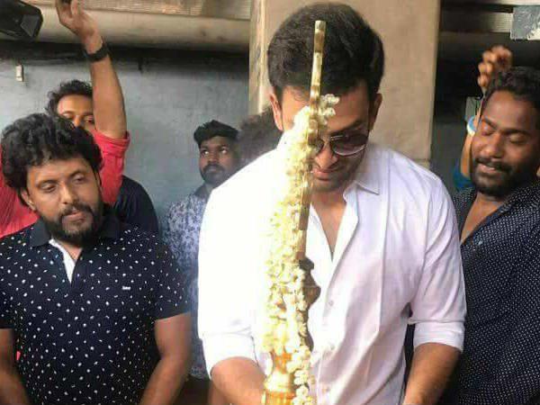 പൃഥ്വിരാജ്, നരേന്‍ ടീമിന്‍റെ ആദം