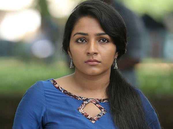 മികച്ച നടി  രജിഷ വിജയന്‍