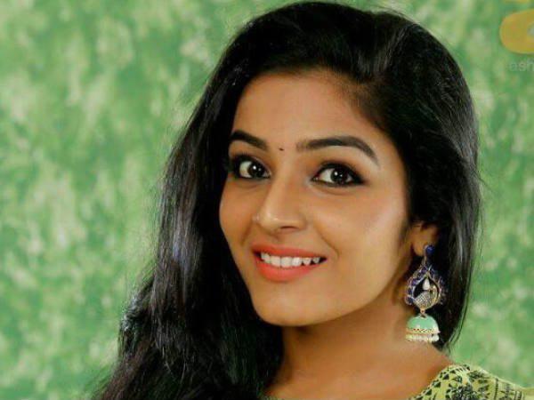 ആദ്യ ചിത്രം 