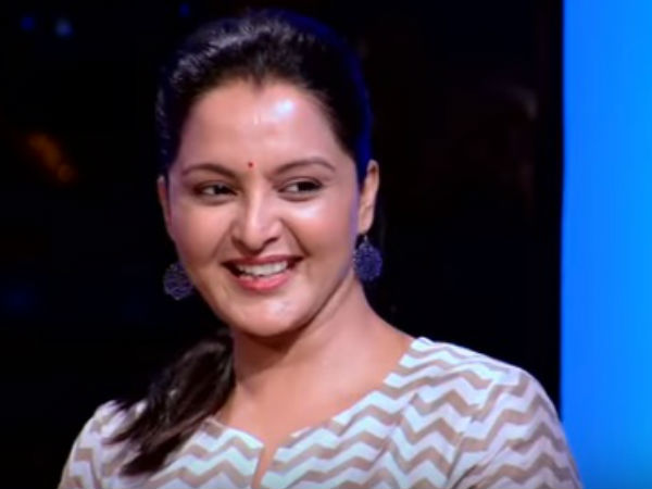 കളിച്ചും ചിരിച്ചും മഞ്ജു