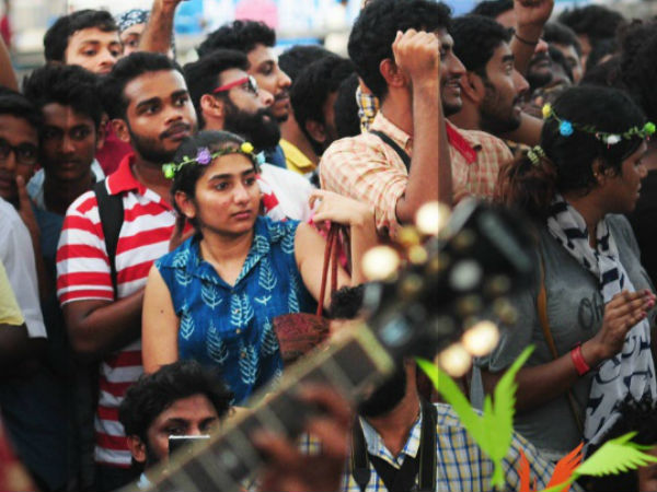 ക്യാമറയ്ക്ക് മുന്നില്‍ വീണ്ടും