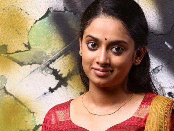 ഡയമണ്ട് നെക്ലേസ് നായിക