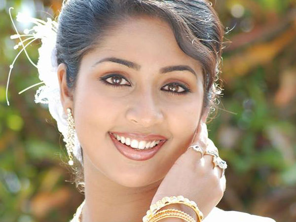 നവ്യ നായര്‍