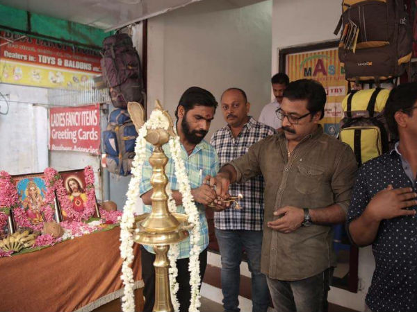 സ്ട്രീറ്റ് ലൈറ്റ്‌സിനെ കുറിച്ച്