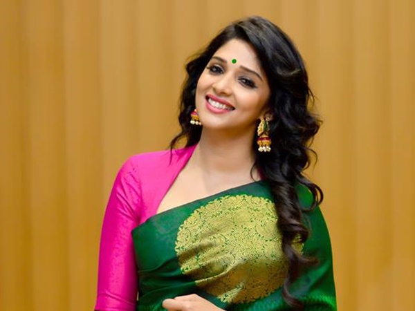 ഉയരത്തെ കുറിച്ച് നൈല ഉഷ