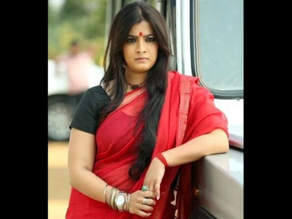 വരലക്ഷ്മിയുടെ ട്വീറ്റ്