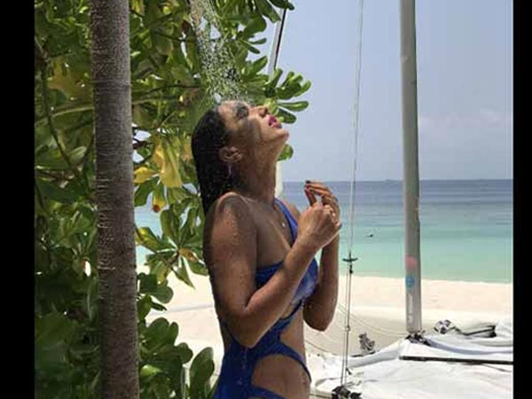 നിയ ശര്‍മ്മ 