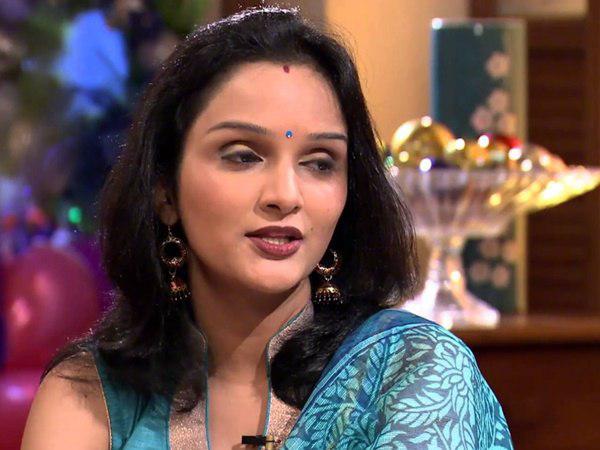 സഹായം വാങ്ങിയവരും തിരക്കിലാണ്