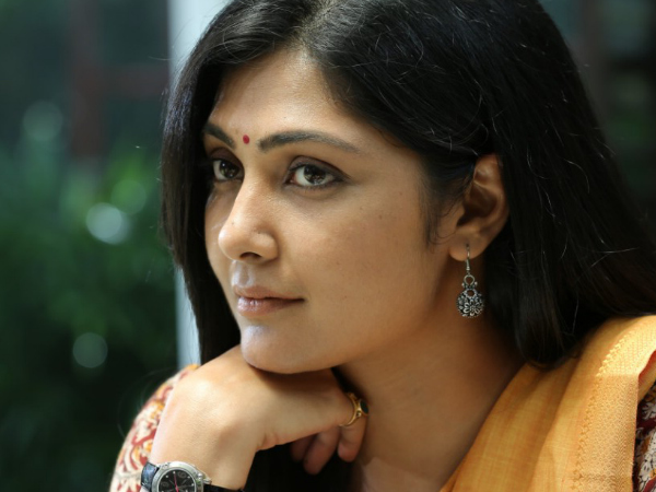 രാഘവന്റെ മരിച്ചുപോയ ഭാര്യയായി കമാലിനി