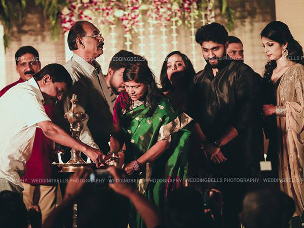 തിരിതെളിയിച്ച് തുടക്കം