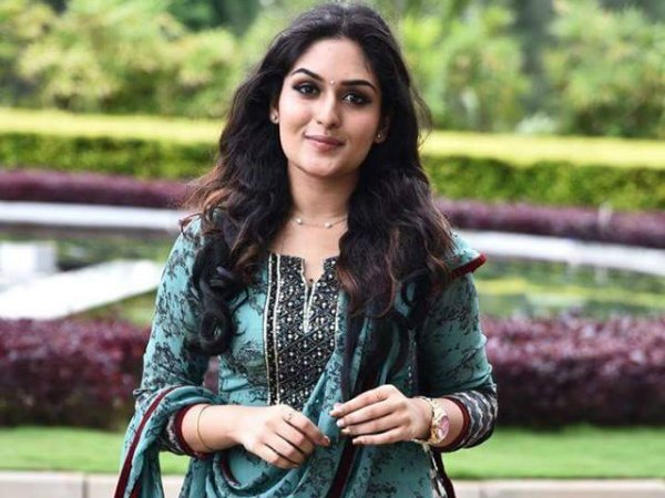  ദിവ്യാ ഉണ്ണിയുടെ റോളില്‍ പ്രയാഗ മാര്‍ട്ടിന്‍