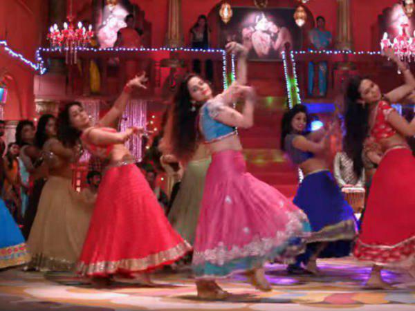 ഐറ്റം ഡാന്‍സ്