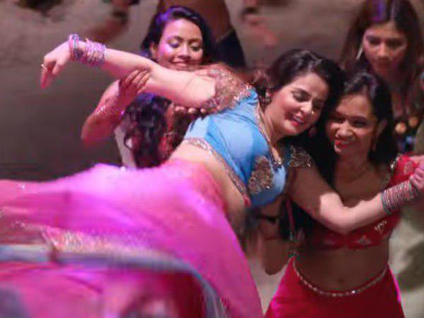 വര്‍ണ്യത്തില്‍ ആശങ്ക