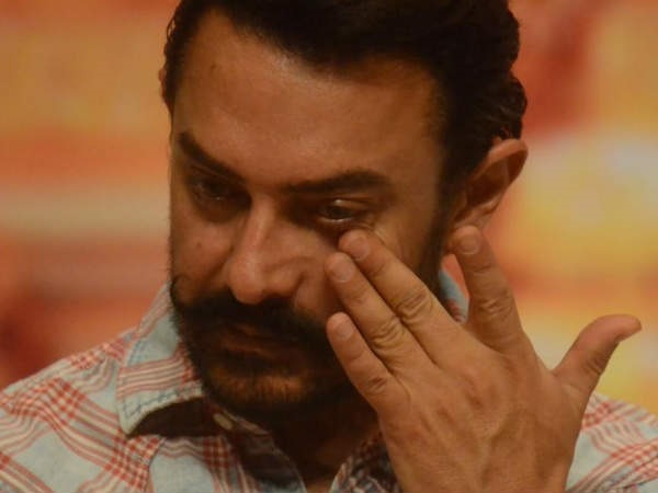  പുരസ്‌കാരം ഏറ്റുവാങ്ങിയത് മോഹന്‍ ഭഗതില്‍ നിന്നും