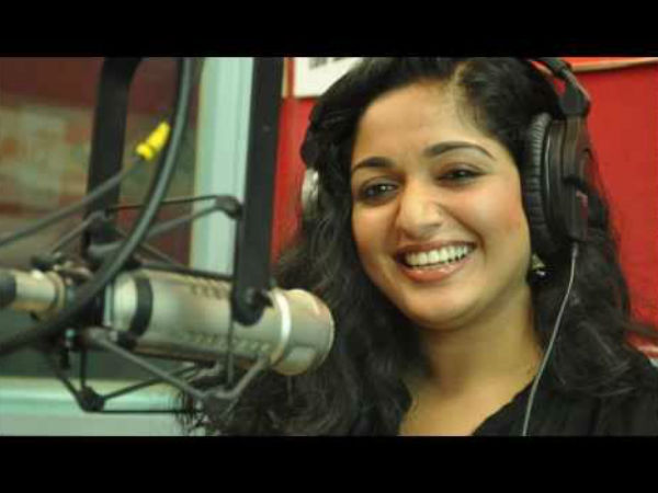 കാവ്യ പാട്ടും പാടി