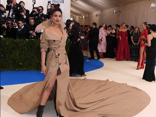 ഫാഷന്‍ കോസ്റ്റിയും പരിപാടി