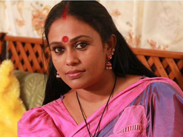 ക്യാമറയ്ക്ക് മുന്നില്‍